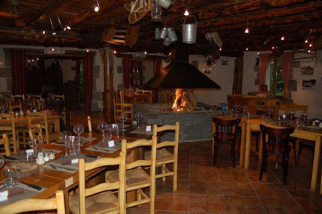 Aux 500 Diables Eco Lodge - Hotel Chambon-sur-Lac Exteriör bild