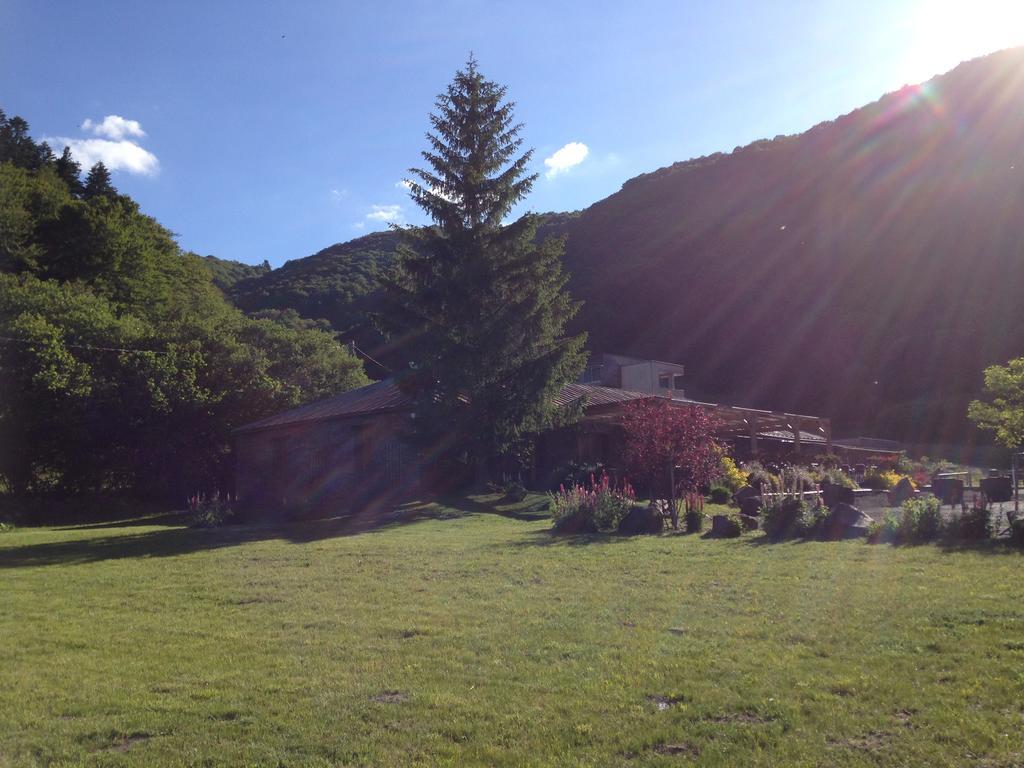 Aux 500 Diables Eco Lodge - Hotel Chambon-sur-Lac Exteriör bild
